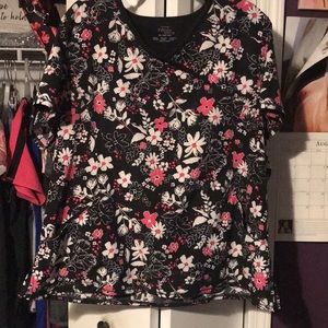 Loped up Cherokee scrub top